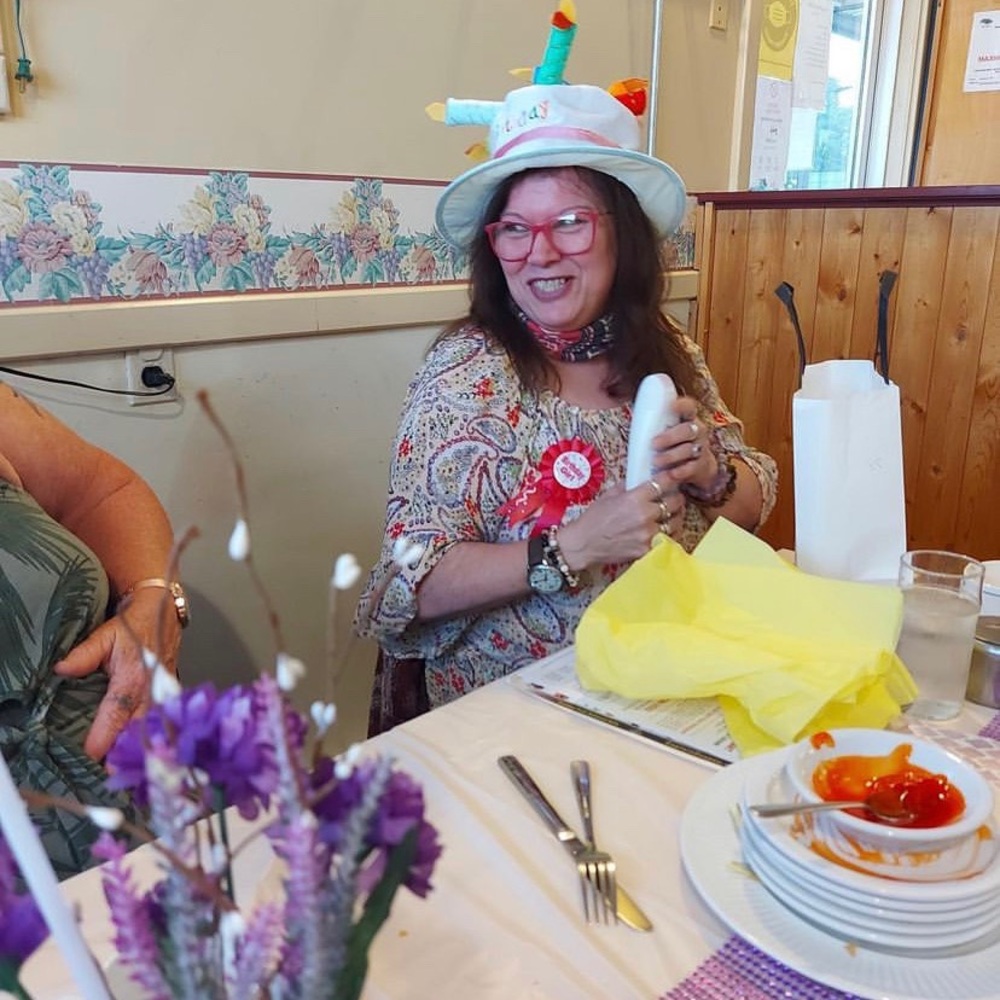 Meet your Posher, Cassandra